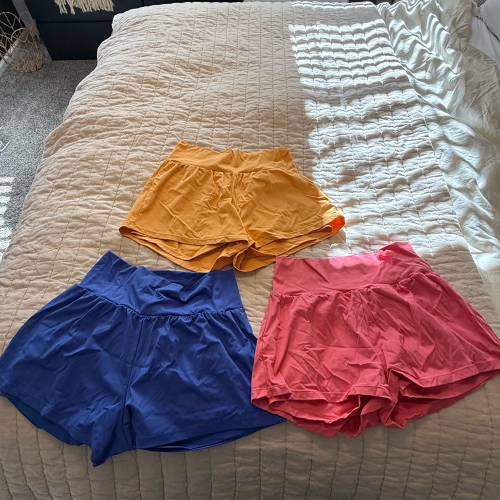 Euc Halara 3/1 Women's Multi-Color Shorts Set - image 3